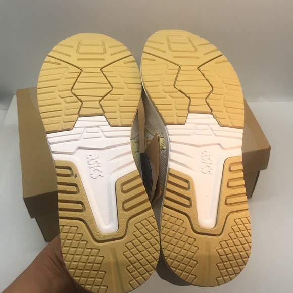 ASICS WOMENŚ LYTE CLASSIC SNEAKERS SHOES SIZE 7.5 CREAM/BUTTER - Picture 8 of 15